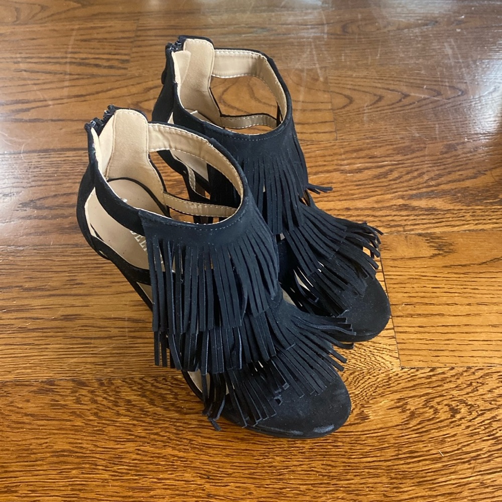 Nw Delicacy black suede fringed heel- 4” heel